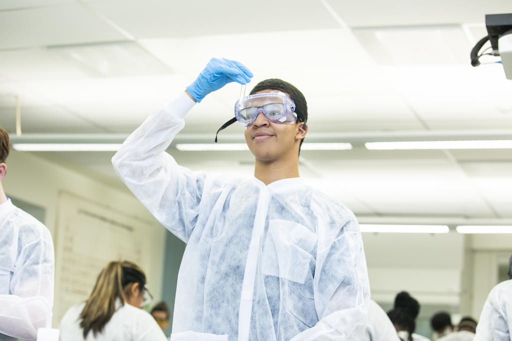 Freshman student working in lab. 